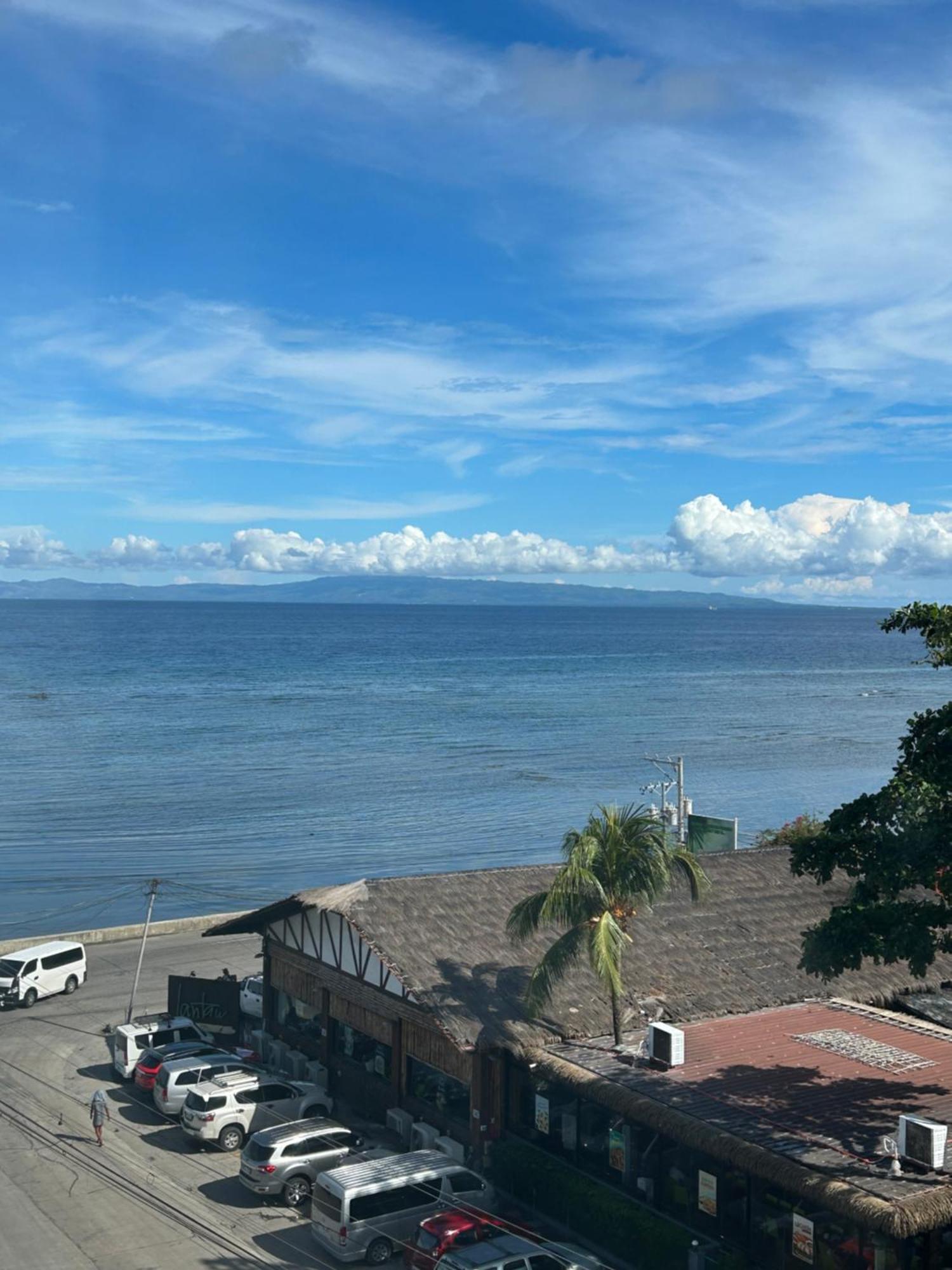 Condotel DC Dumaguete City Esterno foto